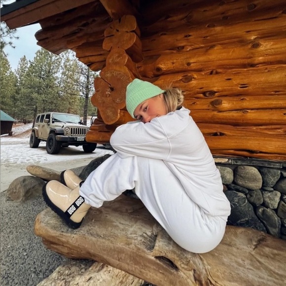 [Final Sale] clear mini ugg - Picture 1 of 6